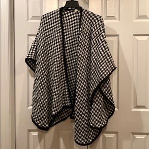 Plus Size Houndstooth Shawl